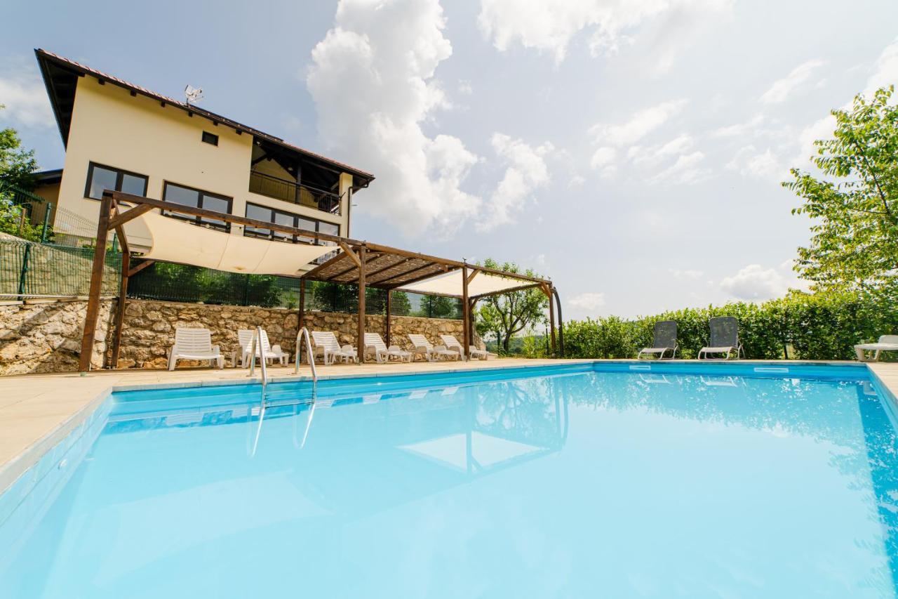Jankovi Dvori Hotell Rakovica Exteriör bild